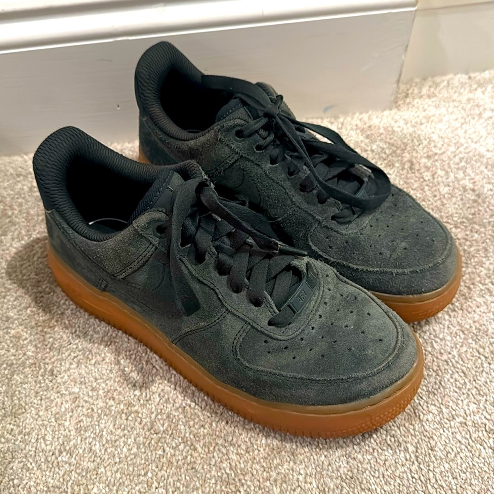 Boys Size 5.5 2017 Air Force 1 07 LV8 Suede 'Outdoor Green'